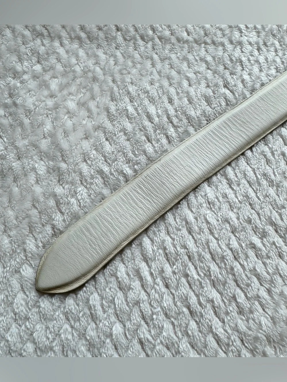 Classic White Leather Belt with Brushed Gold Buckle